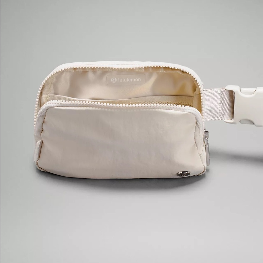 lululemon everywhere belt bag opal white nwt